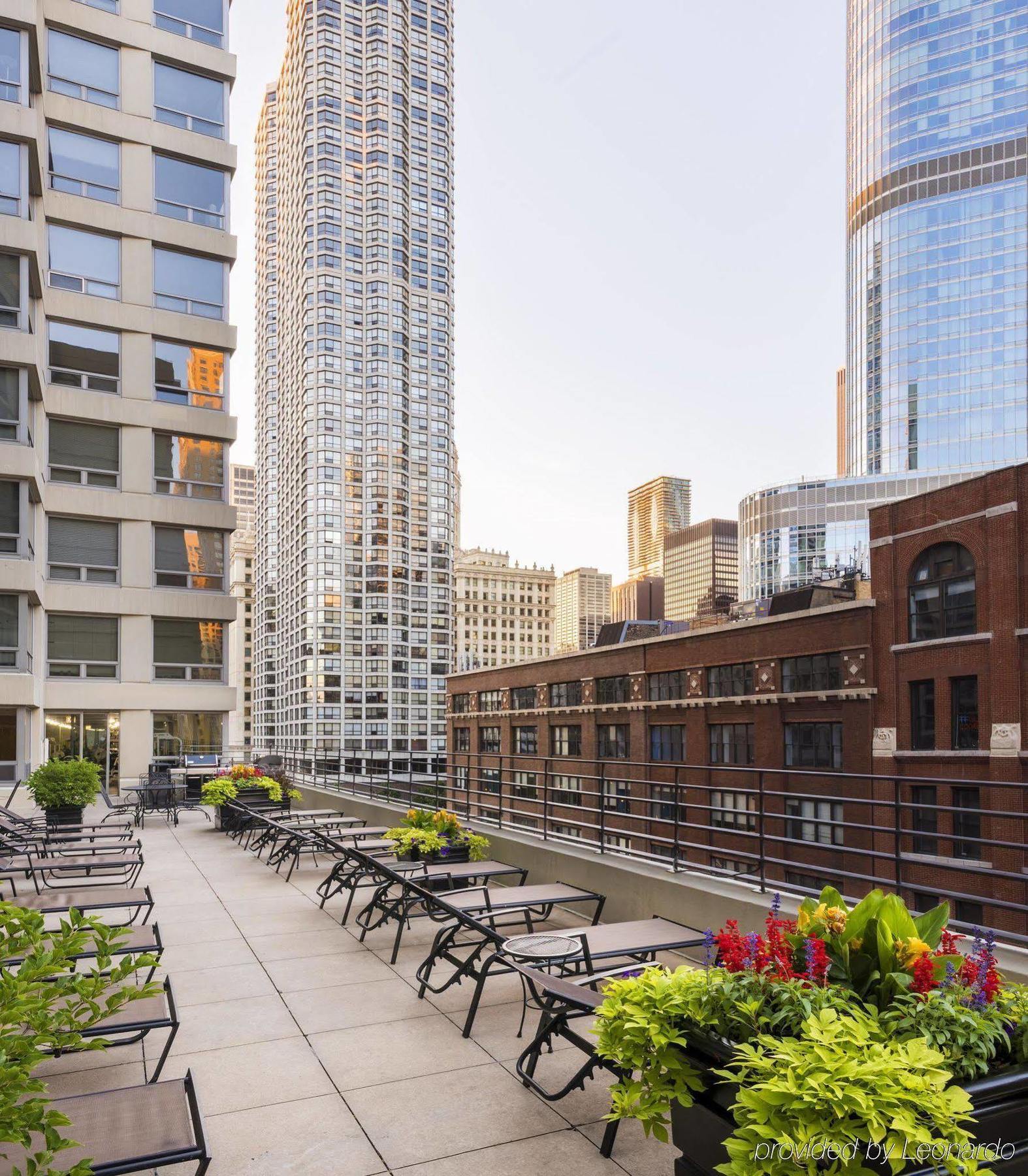 Courtyard By Marriott Chicago Downtown/River North Exterior photo